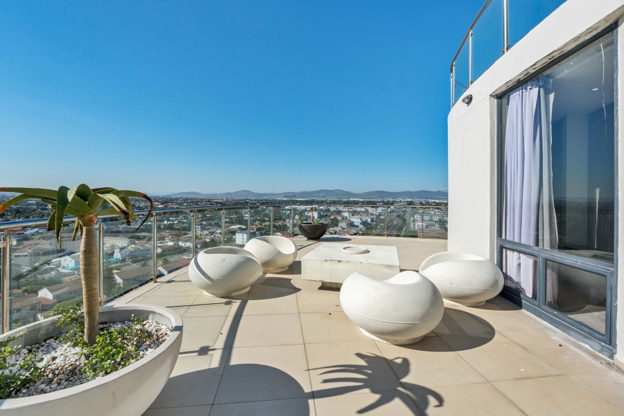 4 Bedroom Property for Sale in Bloubergstrand Western Cape